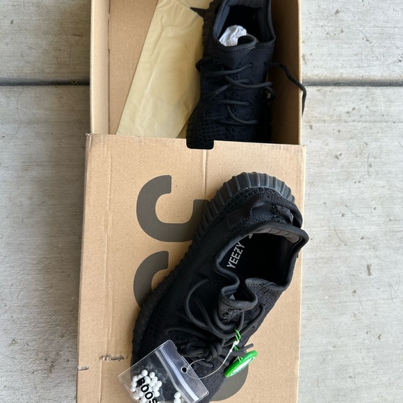 Yeezy Shoes - Size 8 Yeezys